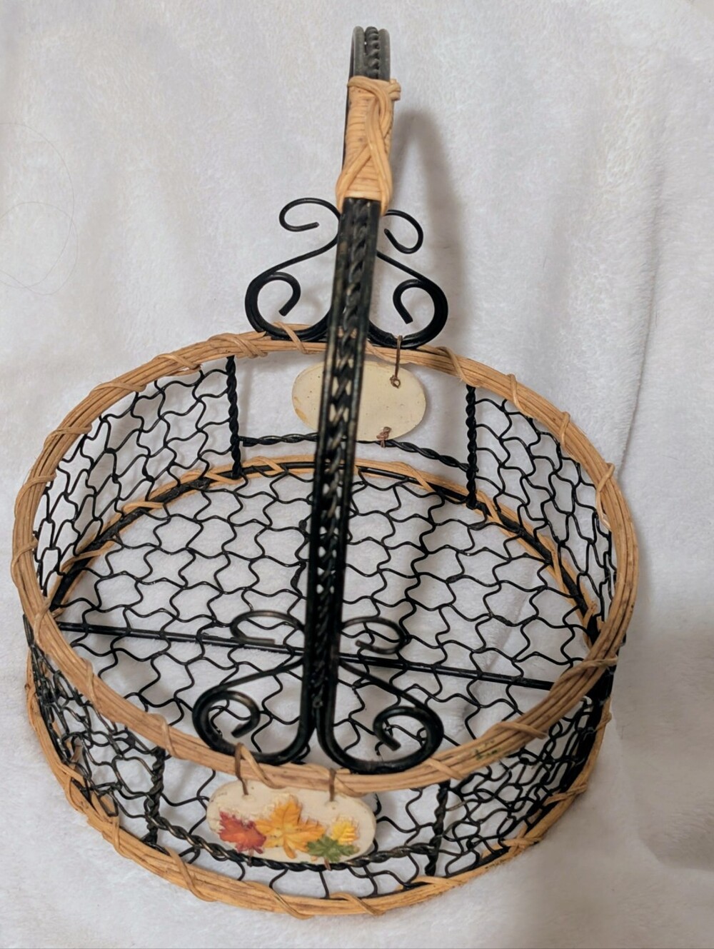 🍂Woven Rattan & Black Metal Fall Decorative Basket - Natural/Tan